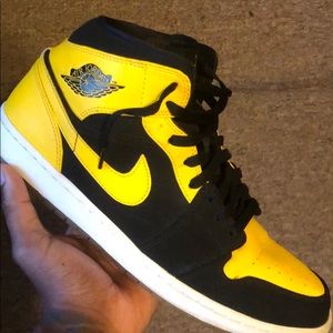 Jordan 1 Taxi Mids
